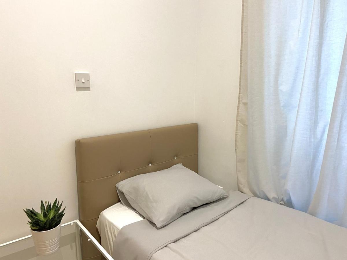 Modern City Centre Two Bedroom Windsor Apartment - Grand Central House Gibraltar Exterior foto