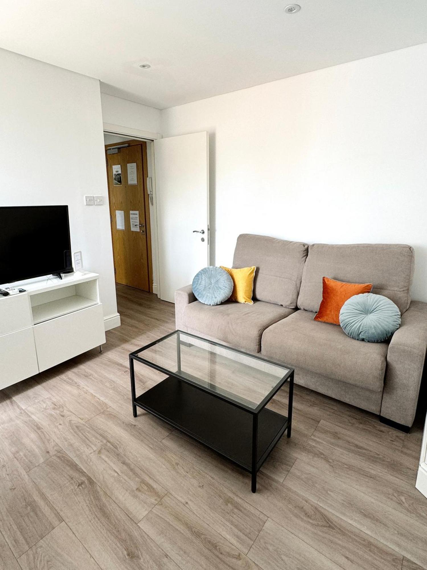 Modern City Centre Two Bedroom Windsor Apartment - Grand Central House Gibraltar Exterior foto