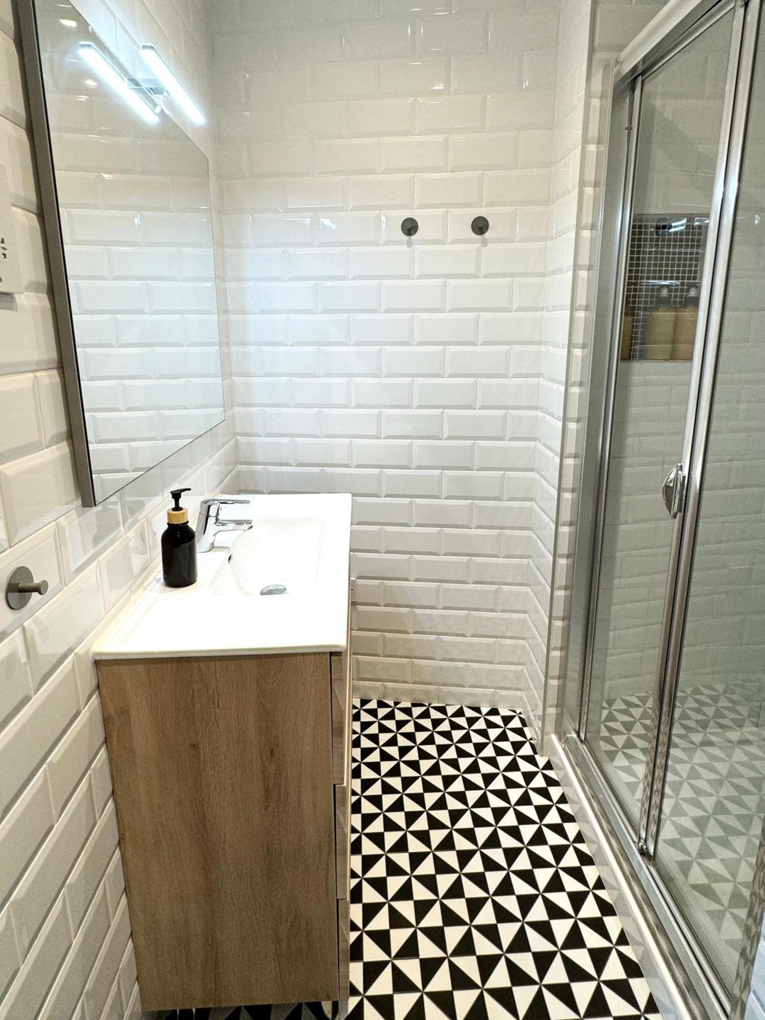 Modern City Centre Two Bedroom Windsor Apartment - Grand Central House Gibraltar Exterior foto