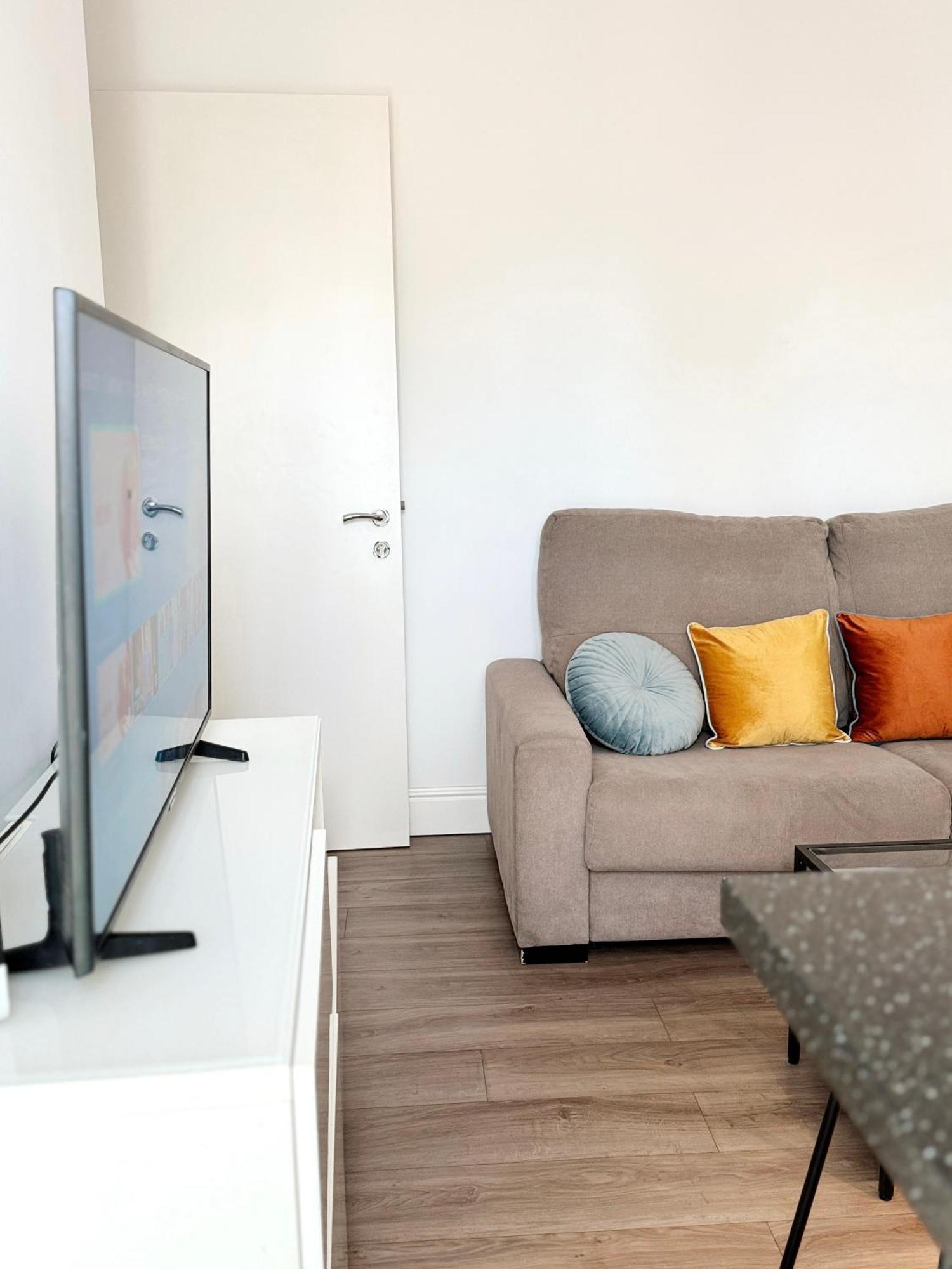 Modern City Centre Two Bedroom Windsor Apartment - Grand Central House Gibraltar Exterior foto