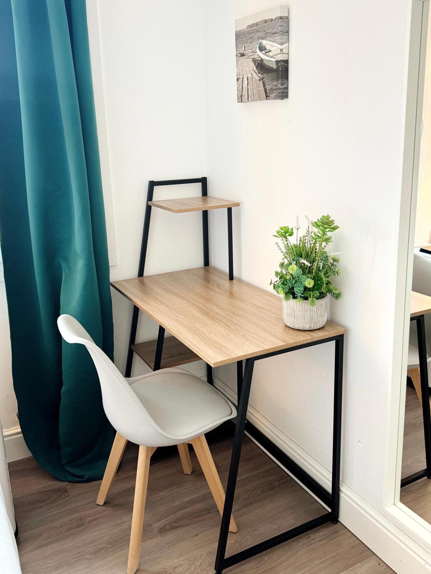 Modern City Centre Two Bedroom Windsor Apartment - Grand Central House Gibraltar Exterior foto