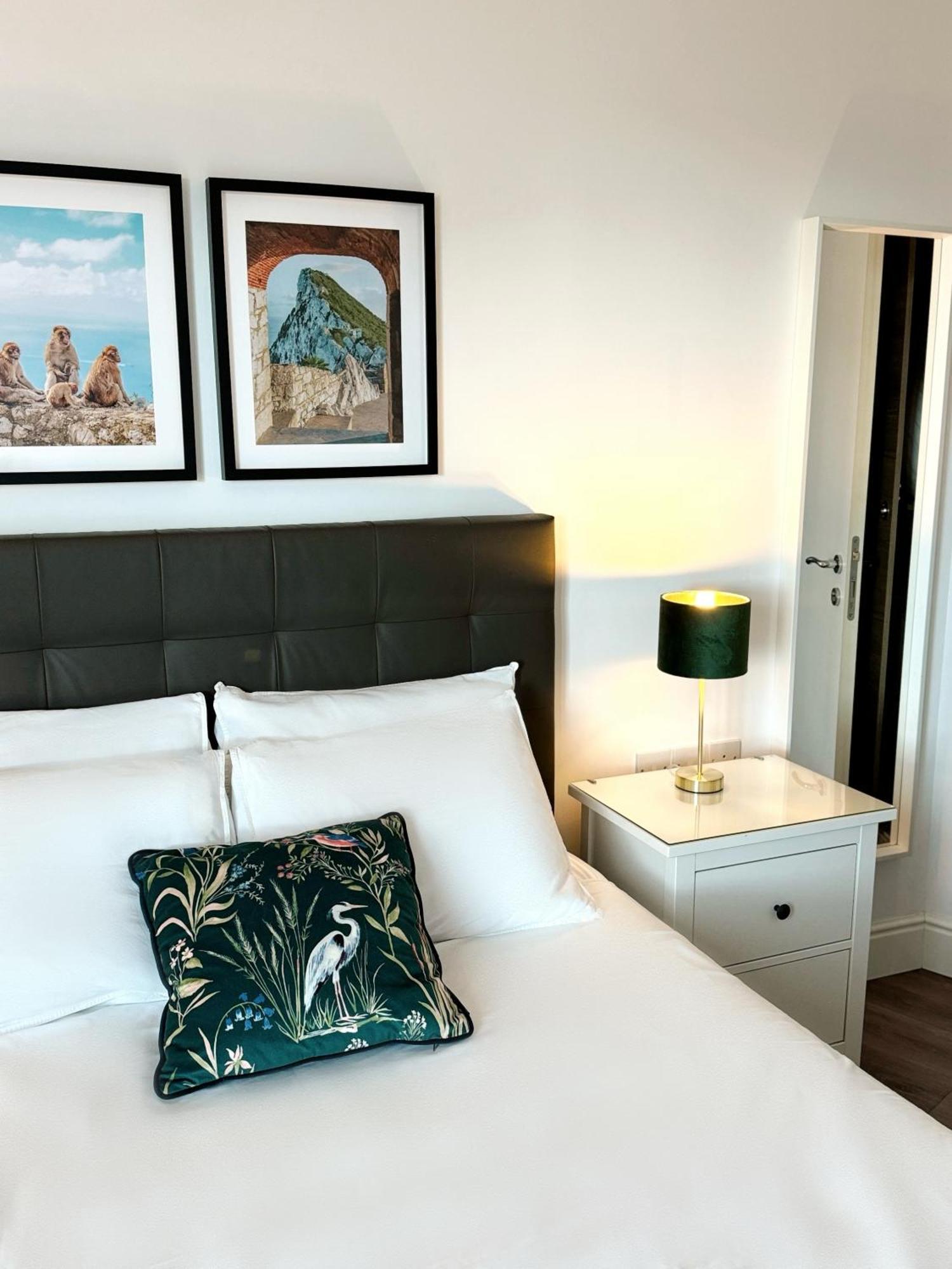 Modern City Centre Two Bedroom Windsor Apartment - Grand Central House Gibraltar Exterior foto