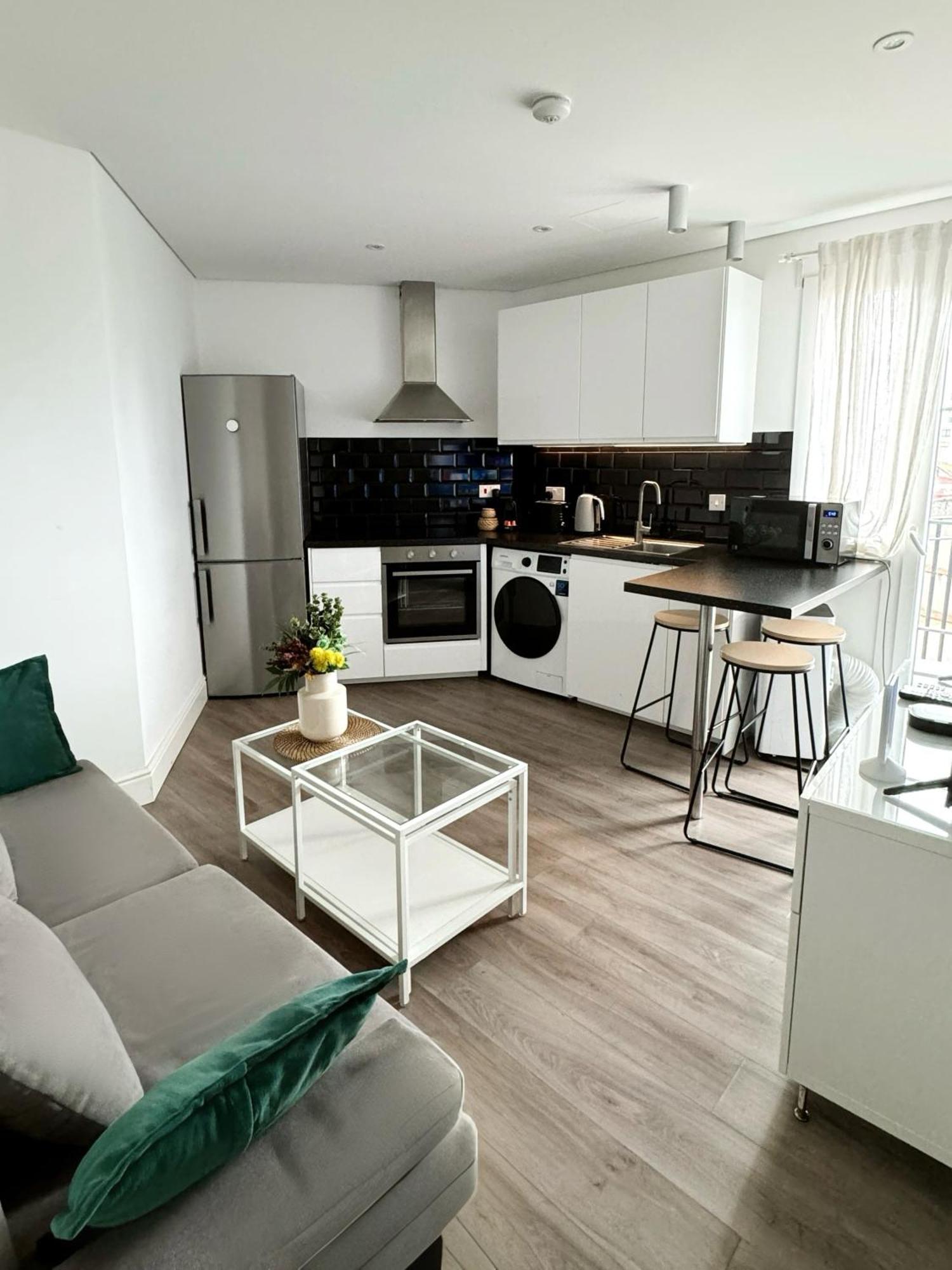 Modern City Centre Two Bedroom Windsor Apartment - Grand Central House Gibraltar Exterior foto