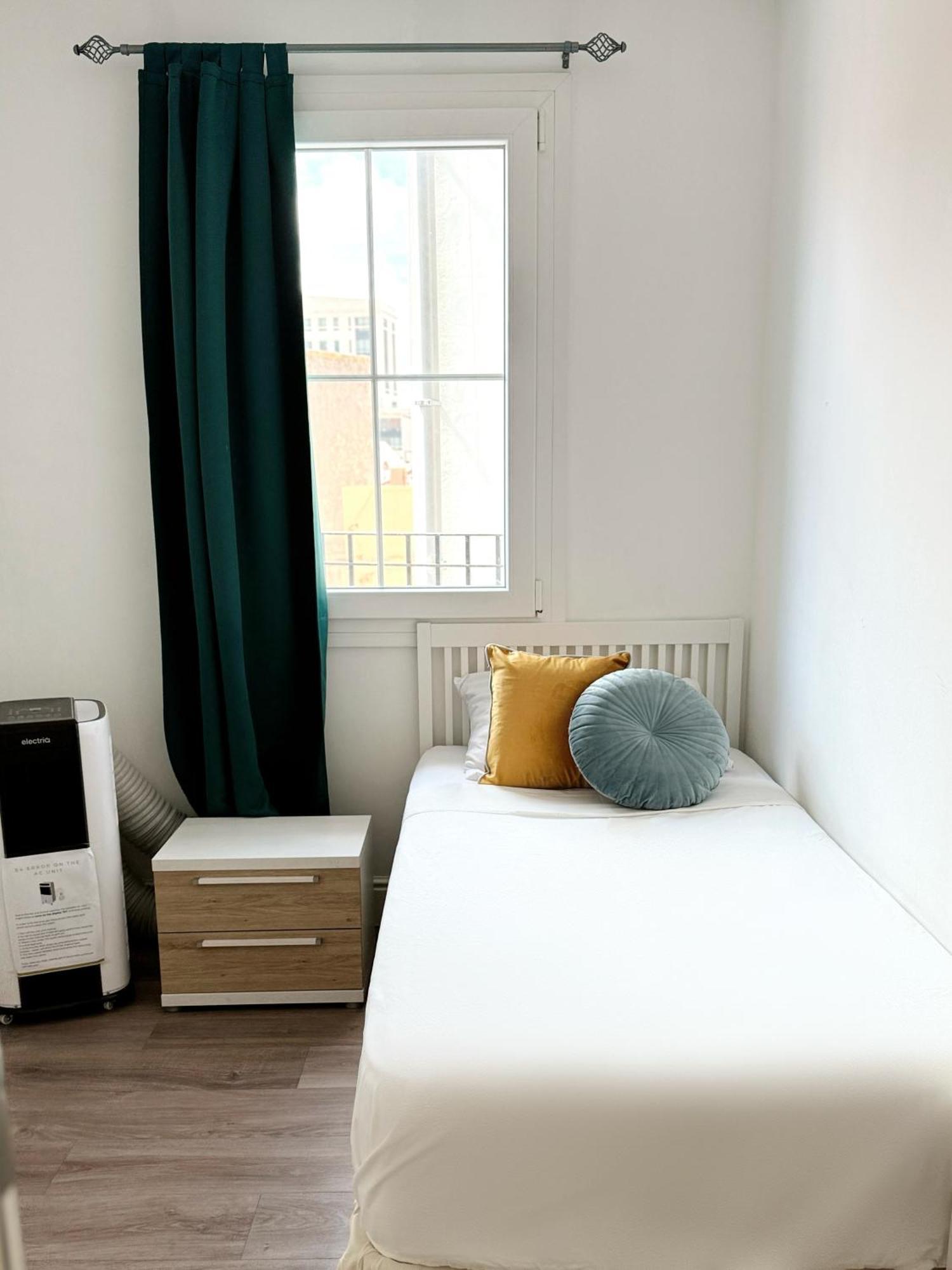 Modern City Centre Two Bedroom Windsor Apartment - Grand Central House Gibraltar Exterior foto