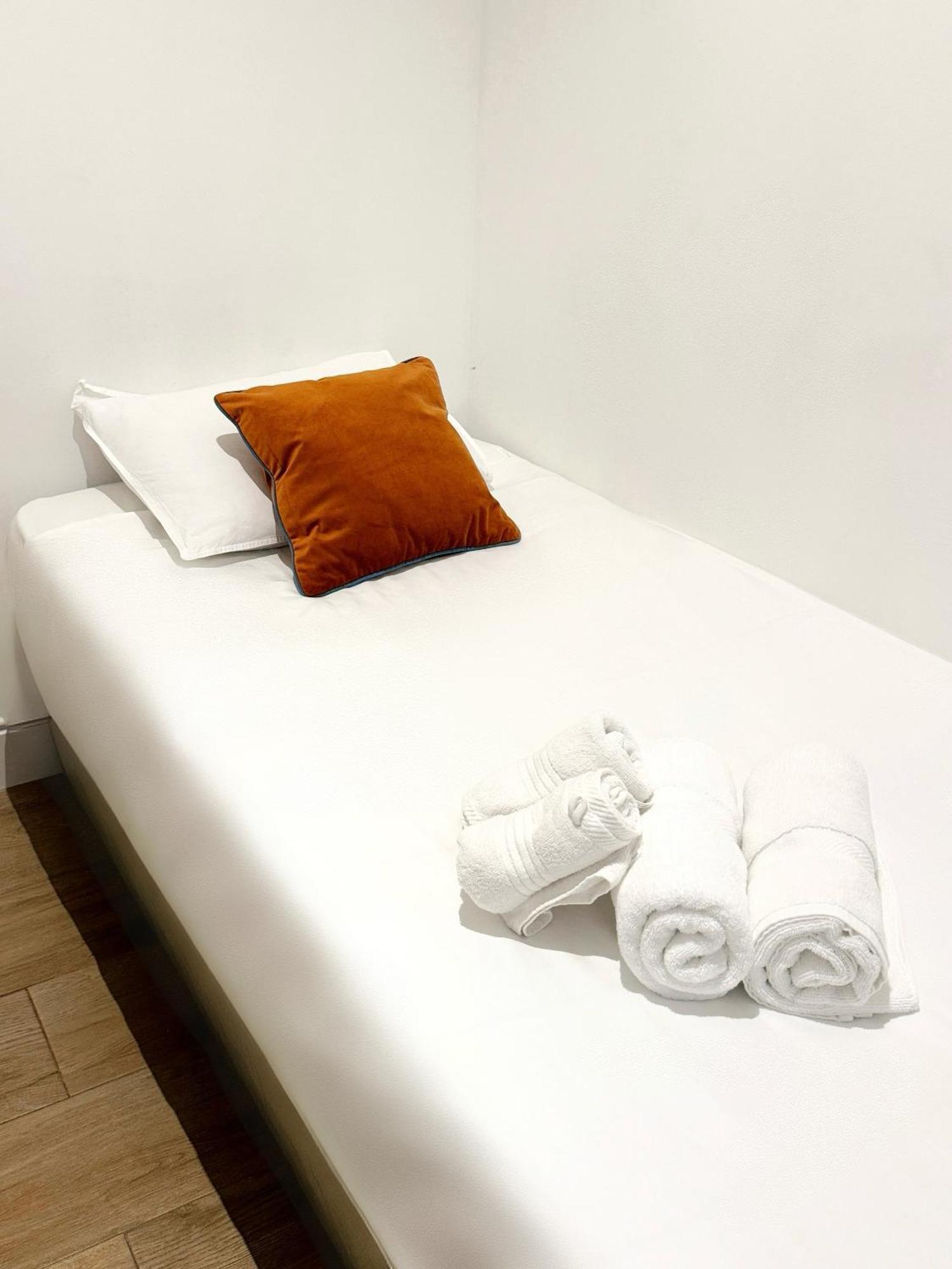 Modern City Centre Two Bedroom Windsor Apartment - Grand Central House Gibraltar Exterior foto