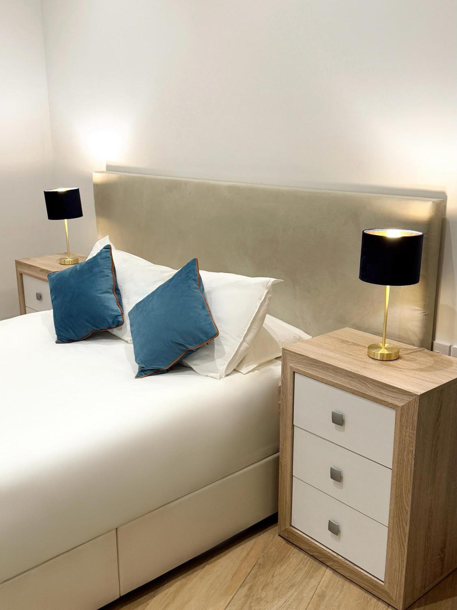Modern City Centre Two Bedroom Windsor Apartment - Grand Central House Gibraltar Exterior foto