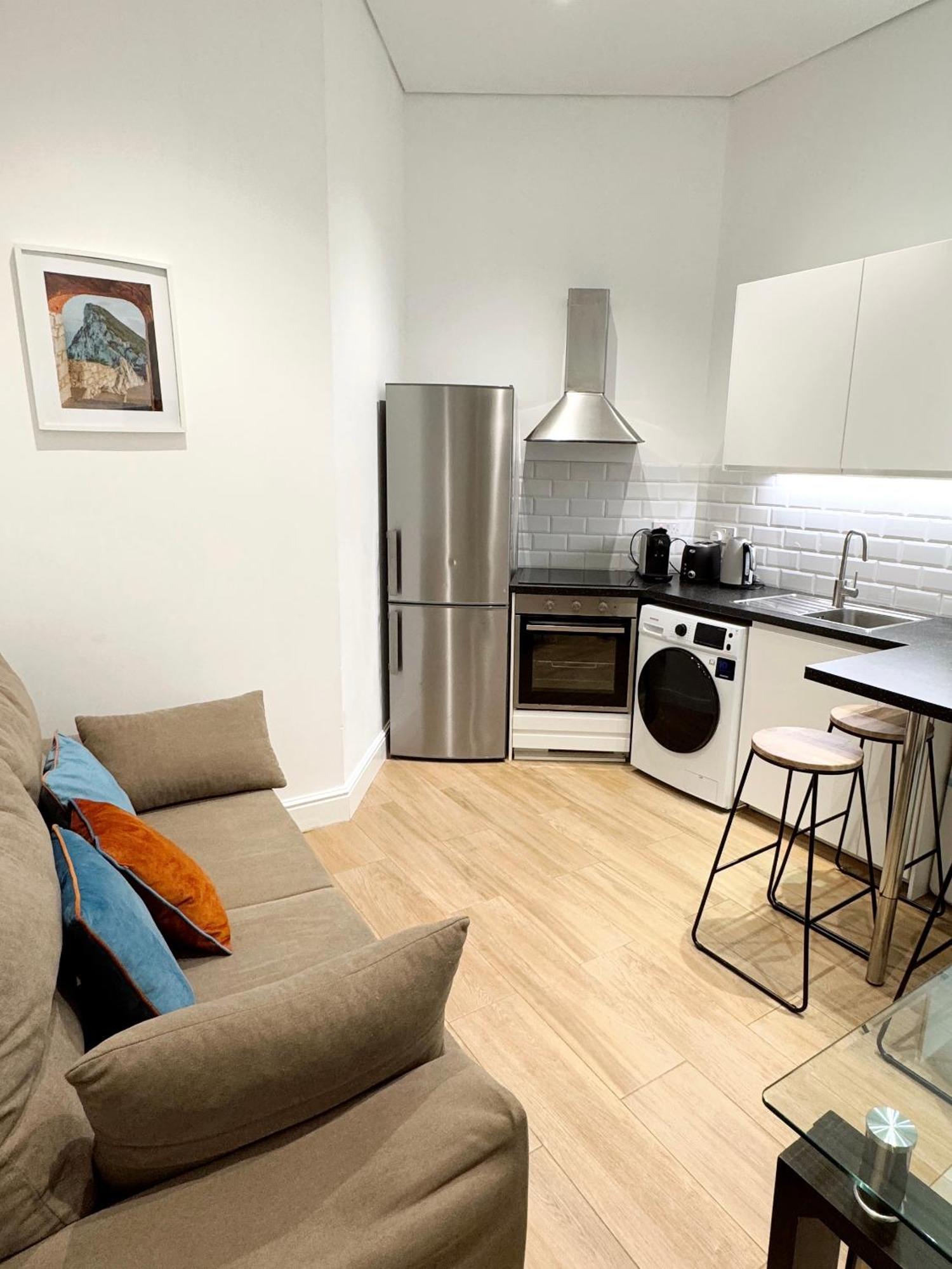 Modern City Centre Two Bedroom Windsor Apartment - Grand Central House Gibraltar Exterior foto