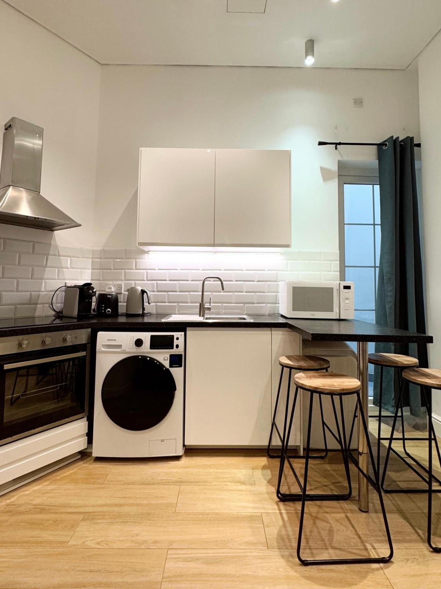 Modern City Centre Two Bedroom Windsor Apartment - Grand Central House Gibraltar Exterior foto