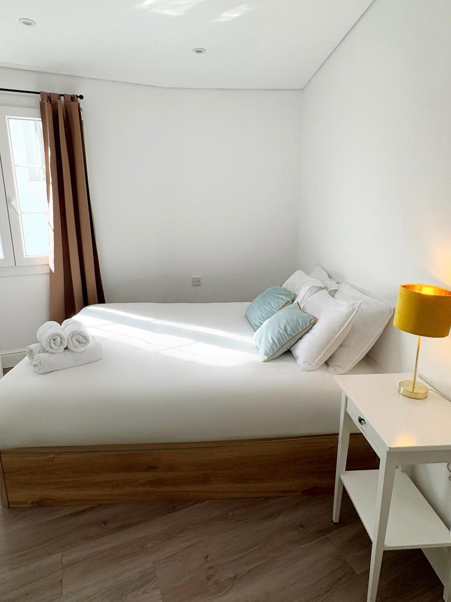 Modern City Centre Two Bedroom Windsor Apartment - Grand Central House Gibraltar Exterior foto